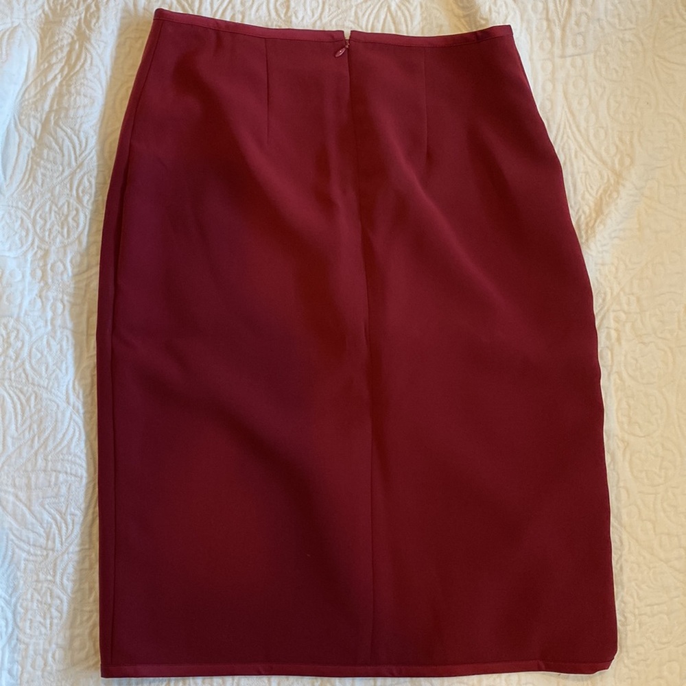 Burgundy Ann Taylor Skirt Size 4. NWOT - Picture 3 of 4